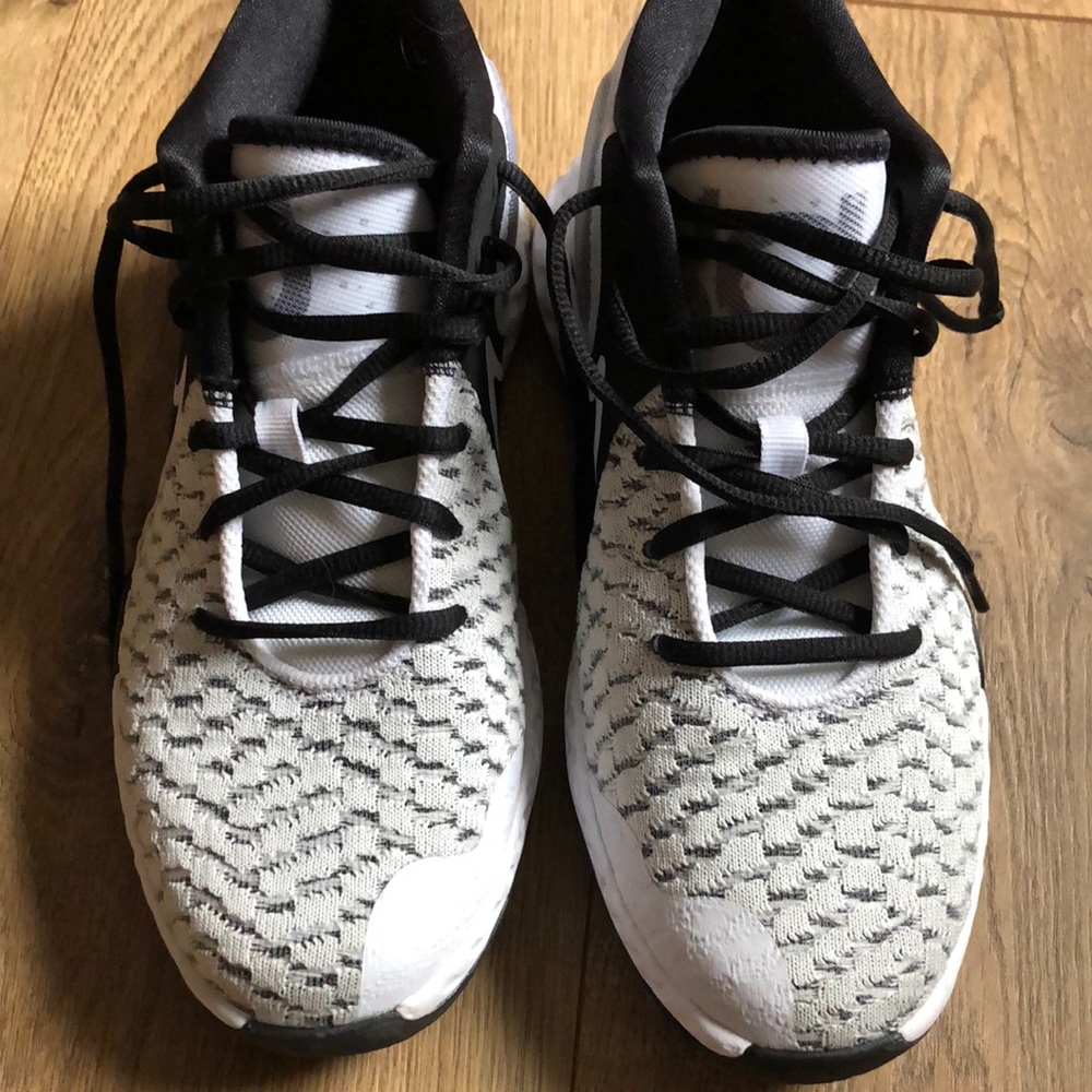COPY - Nike KD TREY 5 VIII. Youth5 size I am a 7 woman and they fit.